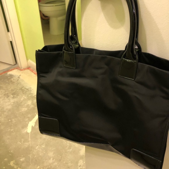 Tory Burch Ella Patent lg nylon tote “brand new “ - Picture 4 of 4